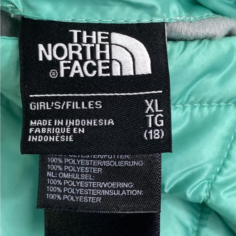 The North Face Aqua/Teal Quilted Girls Jacket - Picture 5 of 6